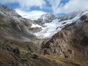  Das Menghai-Gebirge: Ein Paradies für Wanderer und Teeliebhaber!